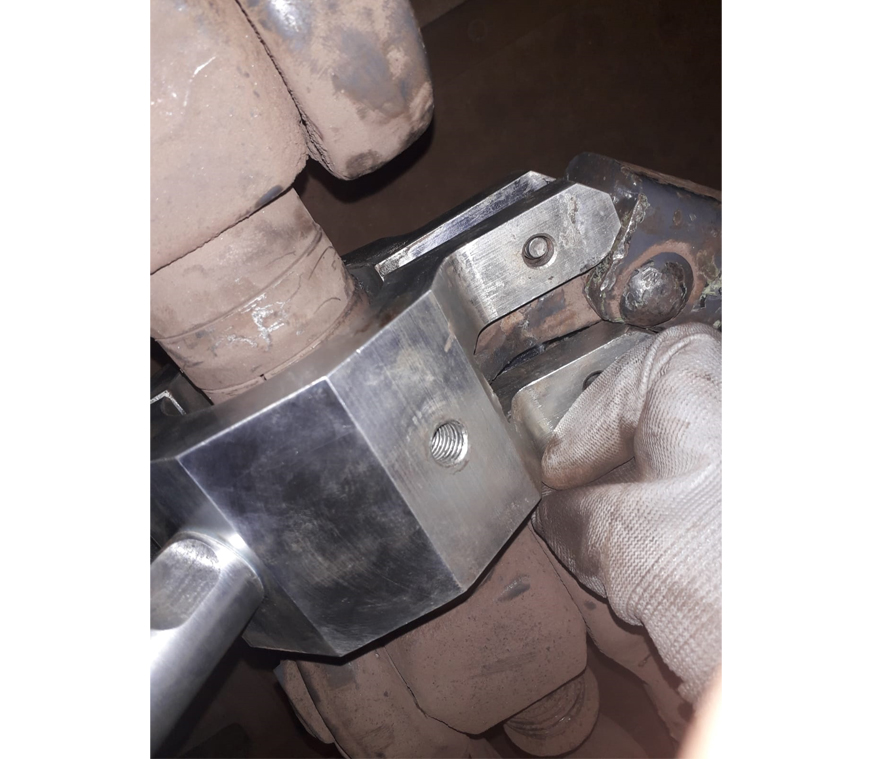 Coupler tensioner clamping tool, detail view — LGEN