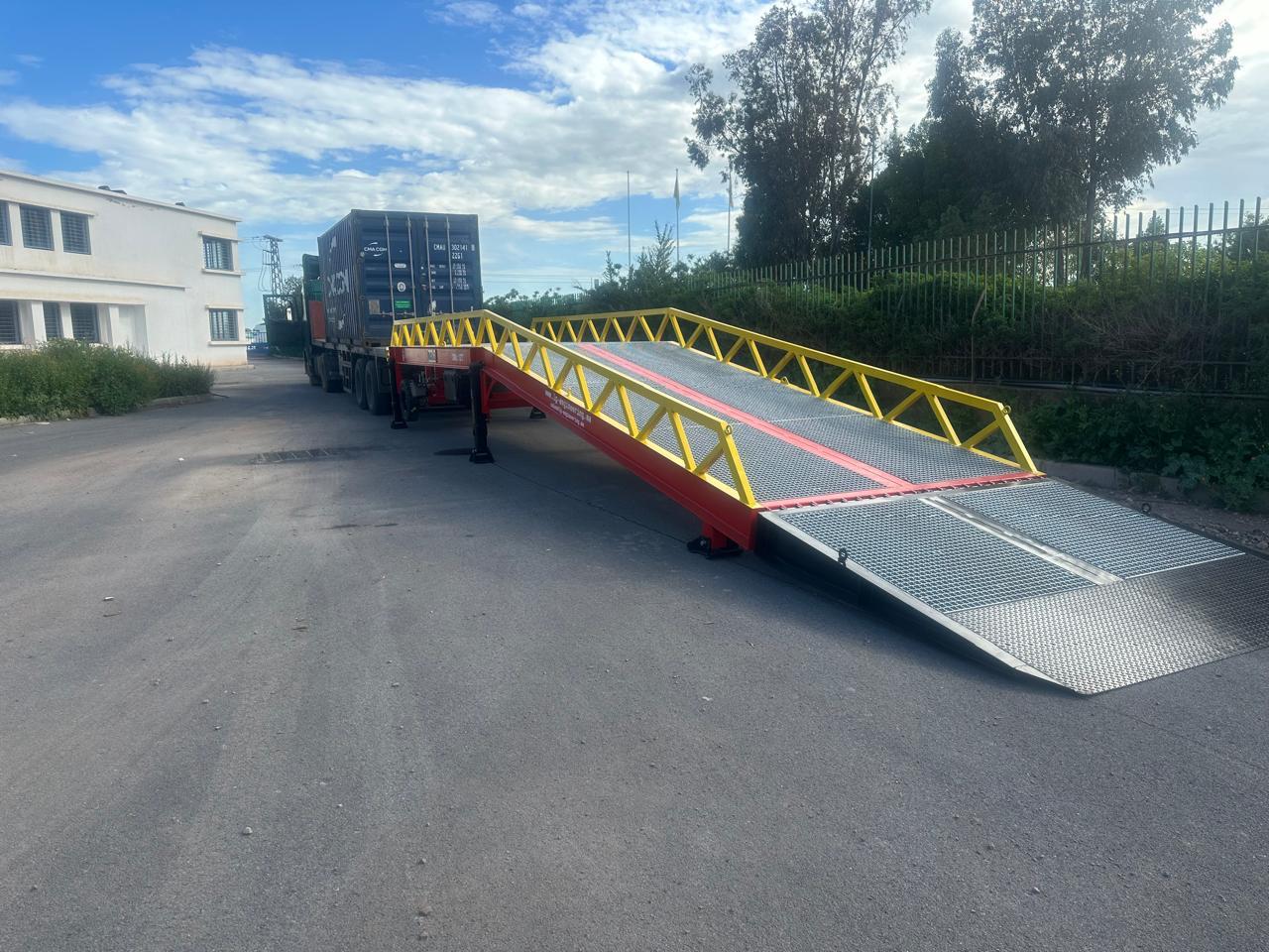 Mobile industrial loading ramp — LGEN Casablanca
