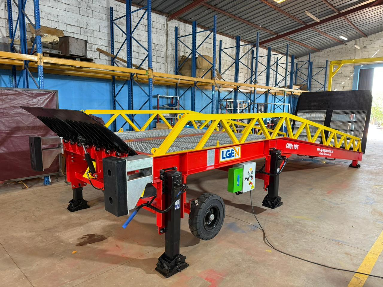 Mobile industrial loading ramp — LGEN Casablanca