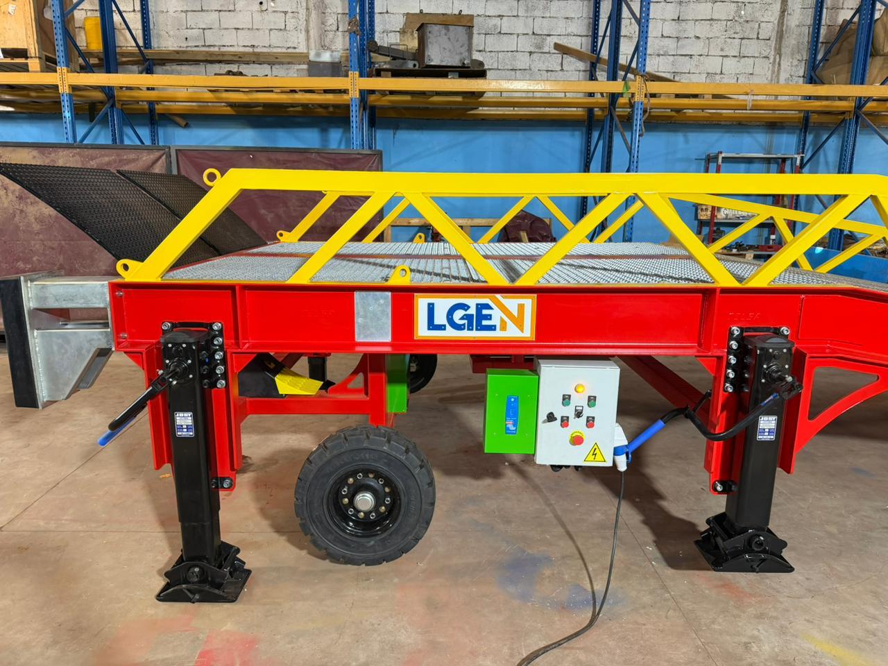 Mobile industrial loading ramp — LGEN Casablanca